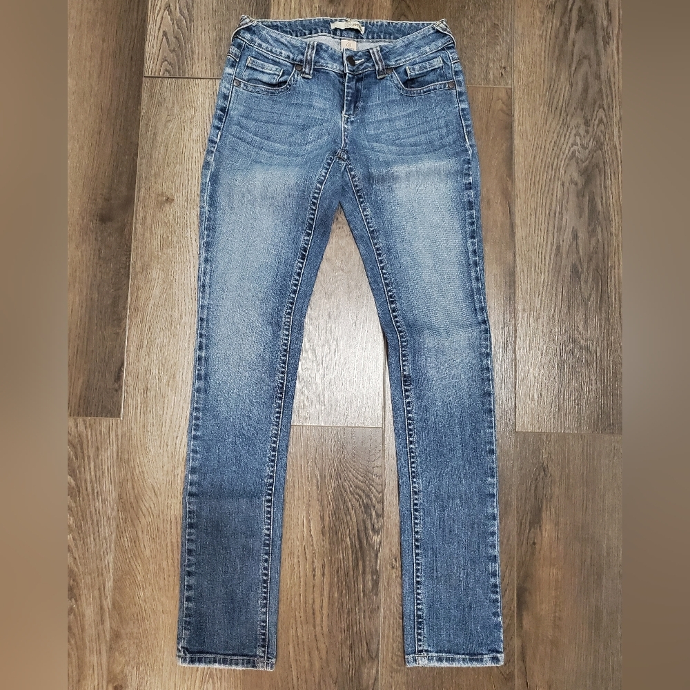Vintage Refuge Low-Rise Skinny Medium Wash Jeans Size 3 Juniors